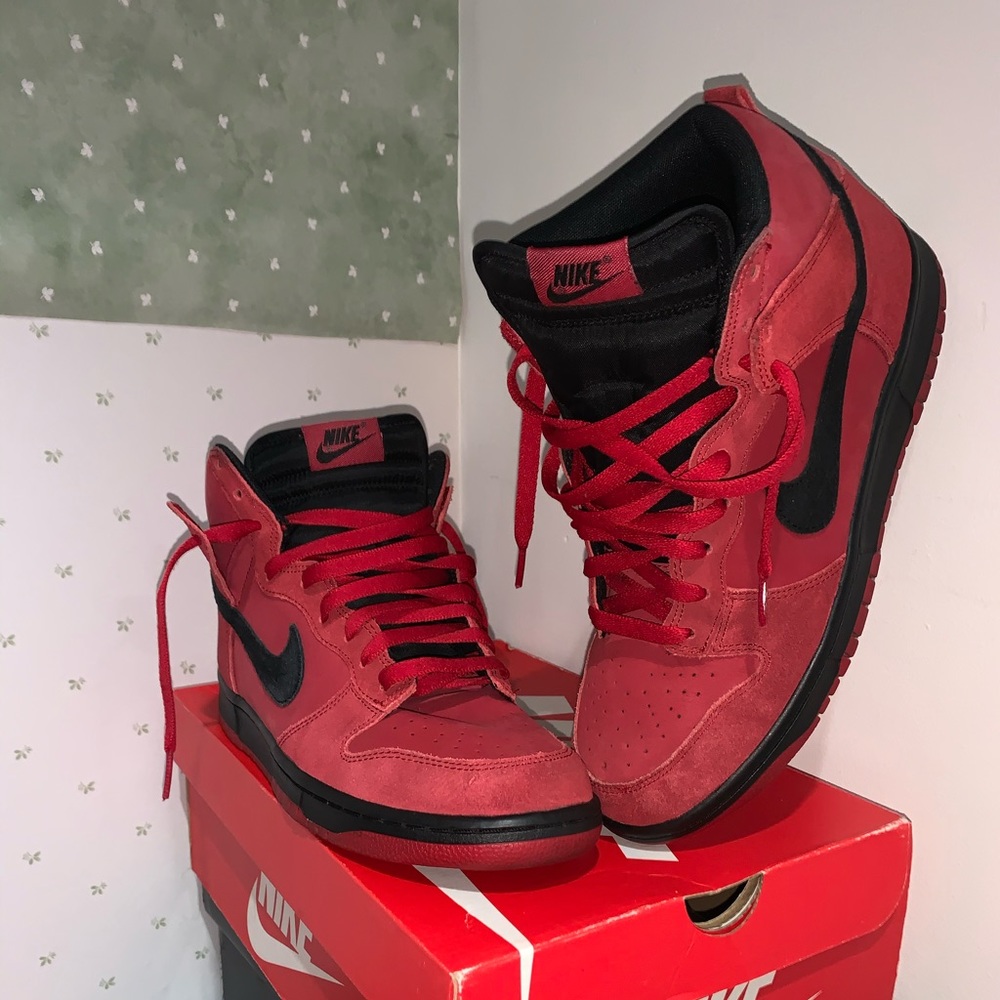 Nike dunk red high